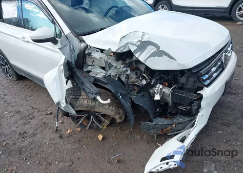 2021 Volkswagen Tiguan 2.0T Se/2.0T Se R-Line Black/2.0T Sel z USA, uszkodzony, nr VIN 3VV2B7AX0MM077933